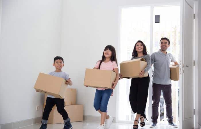 kegiatan pindah rumah bersama anak